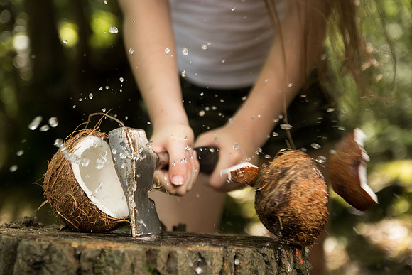 chopping_coconut_IMG_4083_habilephotography