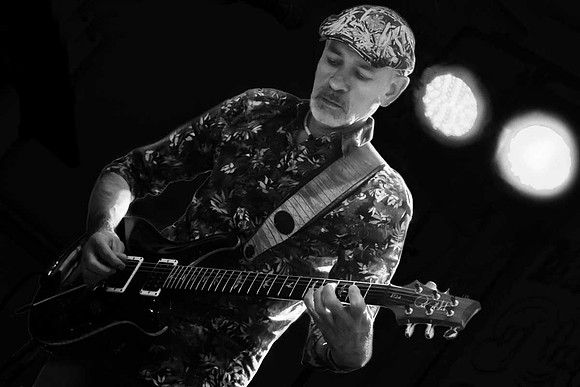 Guitar man by HabilePhotography